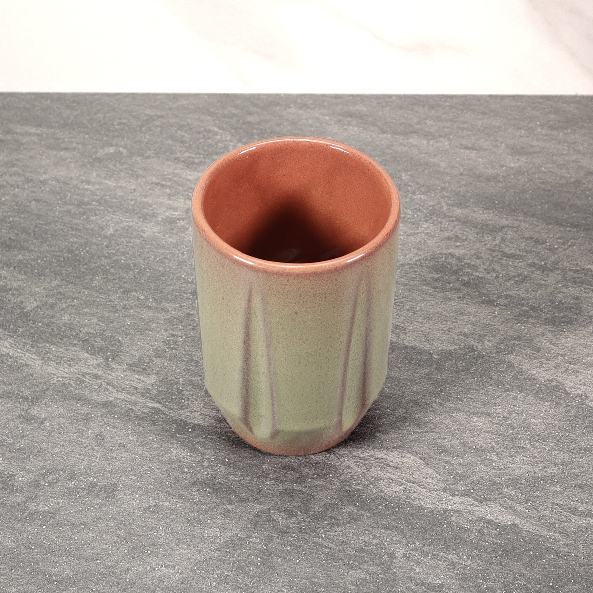 Green Exterior / Red Interior Round Notched 16 oz Stoneware Cup