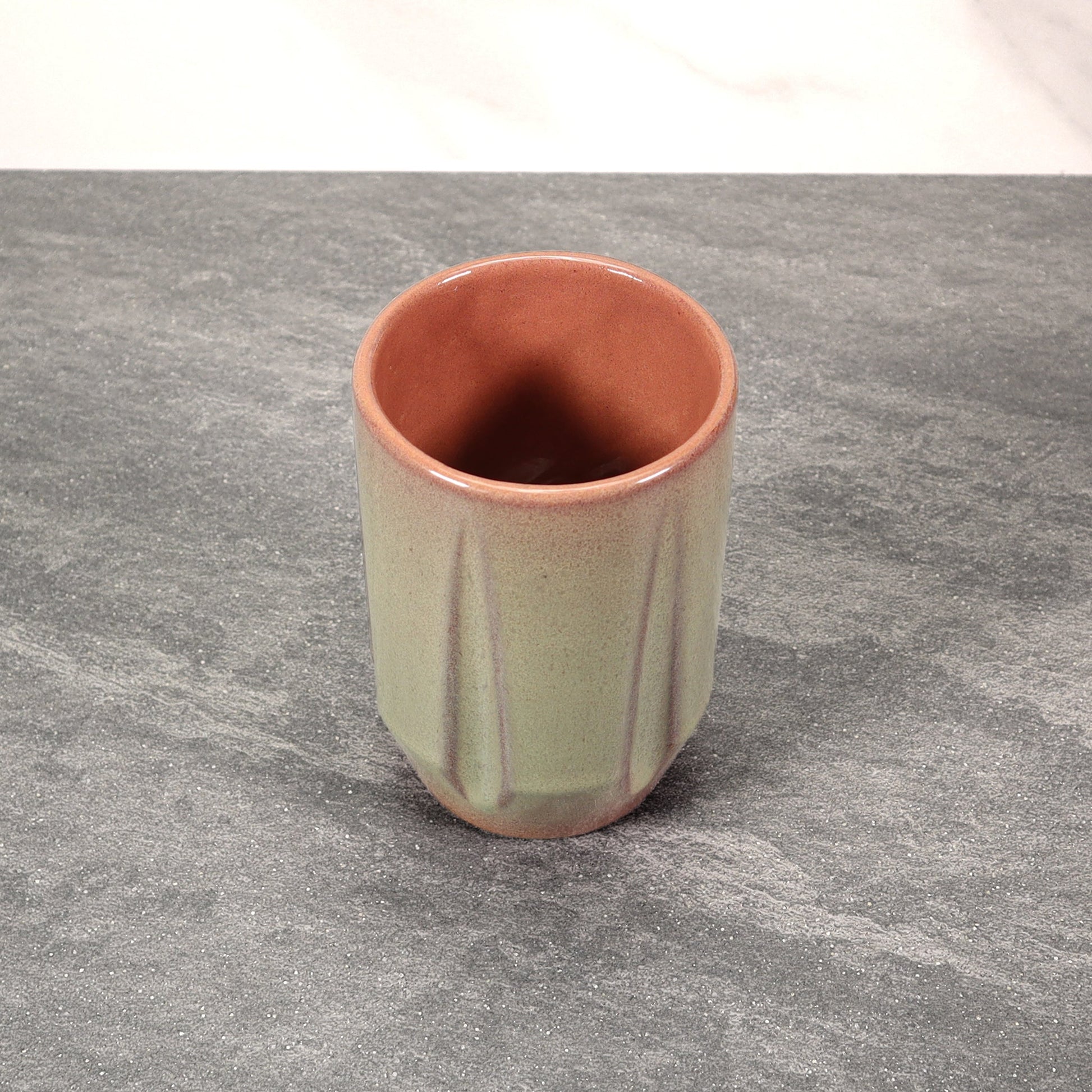 Green Exterior / Red Interior Round Notched 16 oz Stoneware Cup